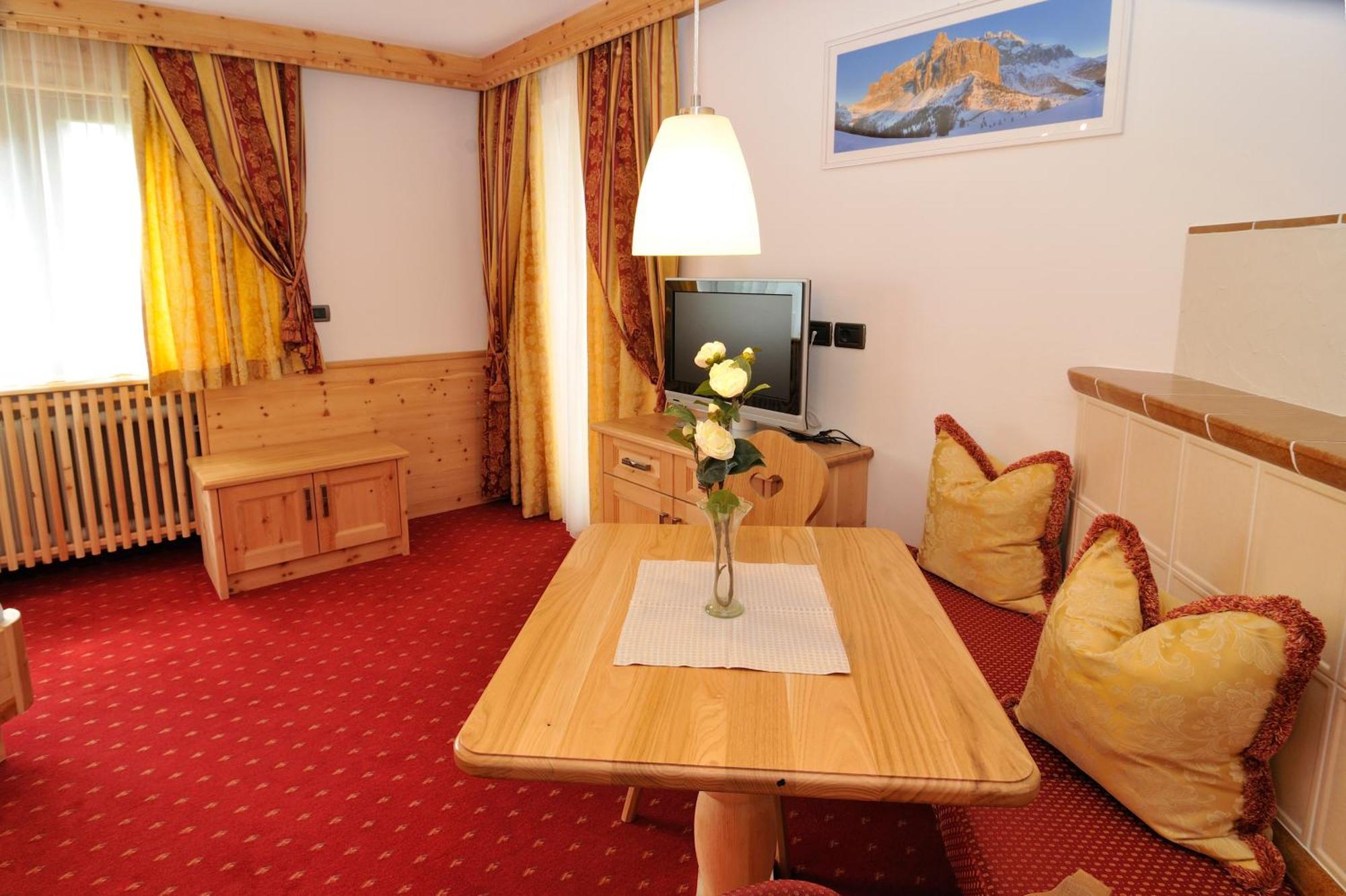 Garni Hotel Iris Selva di Val Gardena Kültér fotó
