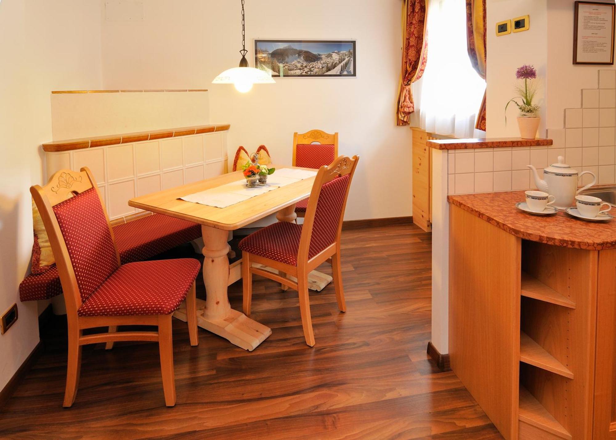 Garni Hotel Iris Selva di Val Gardena Kültér fotó